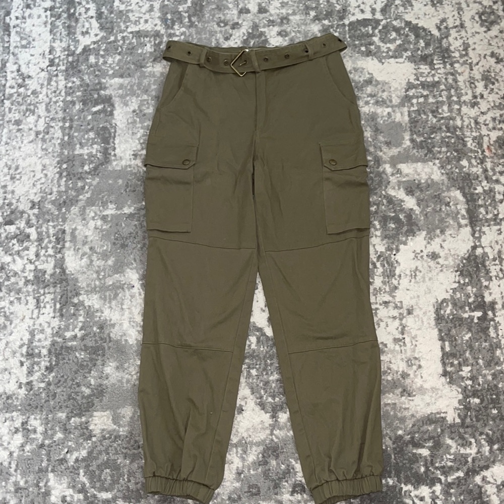 Green cargo pants size medium great fit!